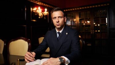 行政書士バッジの意味と装着義務は？つけない理由と補助者バッジを解説